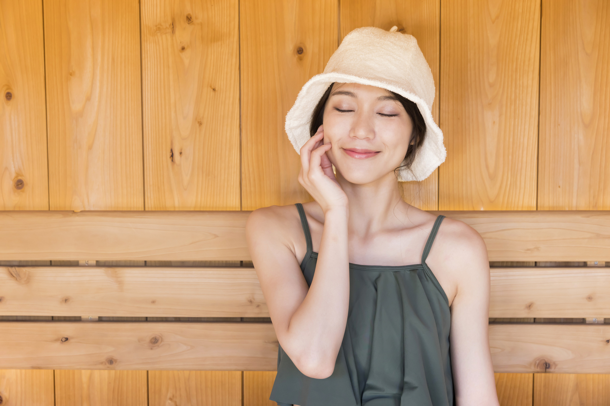 サウナハットは室内のみで使用する（写真はイメージ）【写真：PIXTA】