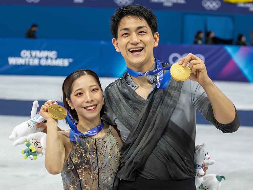 金メダルに輝いた三浦璃来選手と木原龍一選手の“りくりゅう”ペア【写真:Aflo】
