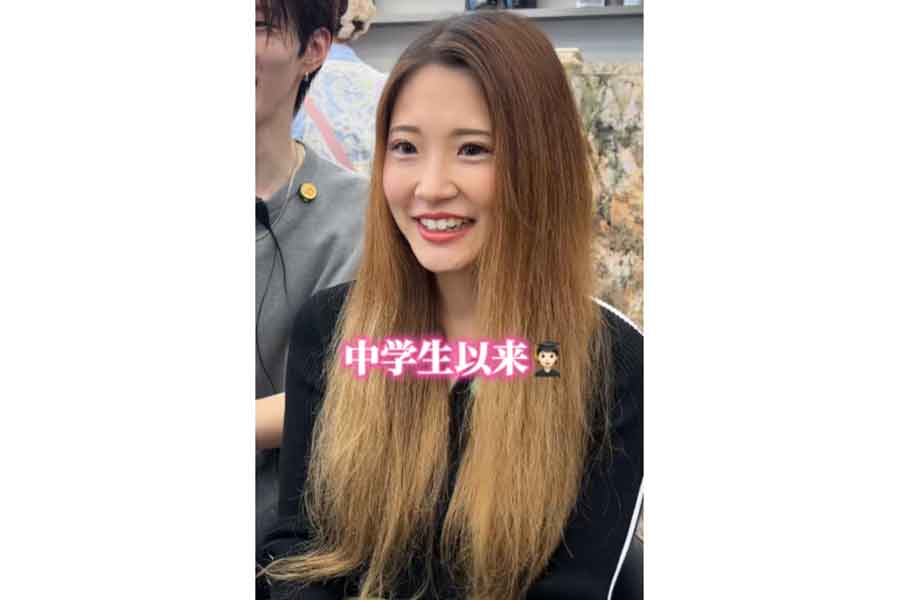 15年ぶりのショートカットに挑戦する女性【出典：TikTok（@view_reiji）よりスクリーンショット】