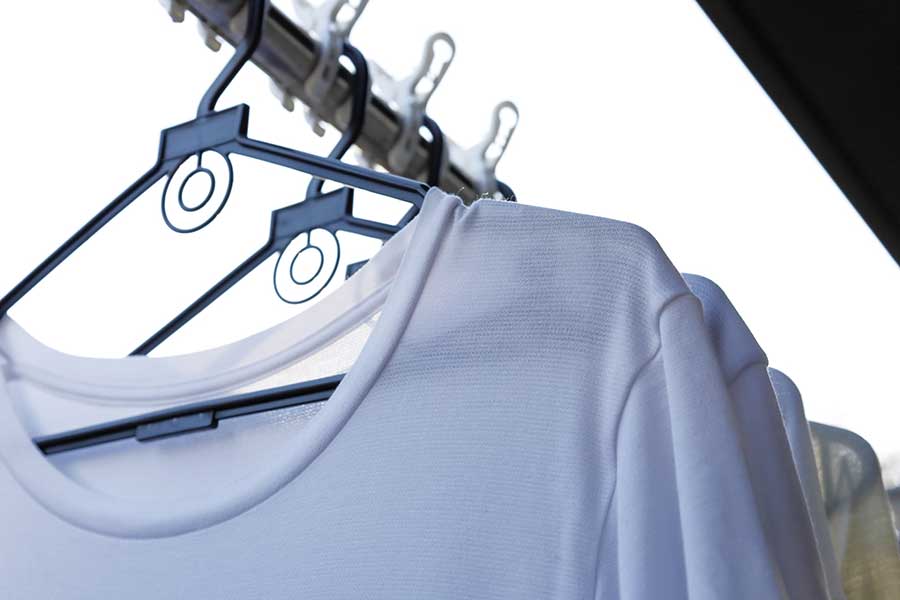 外干しした洗濯物は取り込み忘れに注意（写真はイメージ）【写真：写真AC】