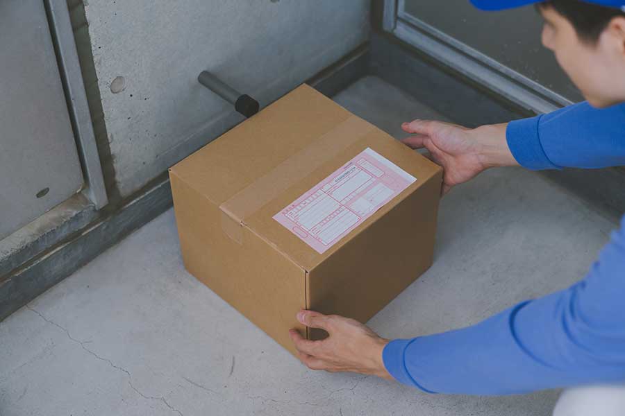 2026年度以降、置き配が標準化される見込み(写真はイメージ)【写真:PIXTA】