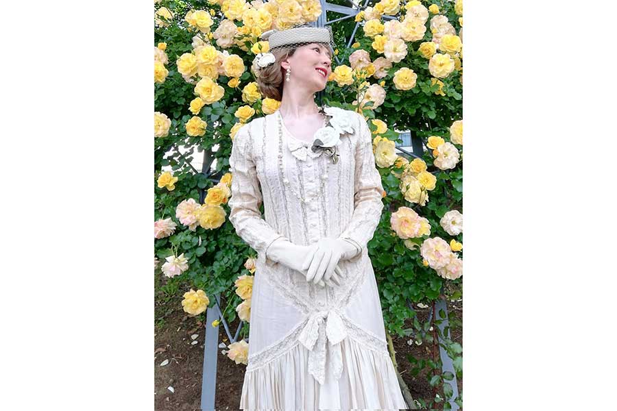 胸元のコサージュなどコーディネートも素敵【写真提供：あすか●着物と猫とカネコ系●（@asukawwide1225）さん】