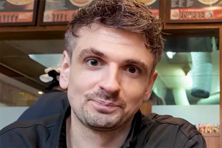 フランス人シェフのシャルルさん【出典：YouTube「Bebechan - 日本のフランス人」よりスクリーンショット】