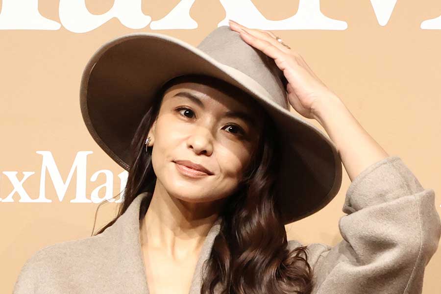 人気モデルの滝沢眞規子さん【写真：Aflo】