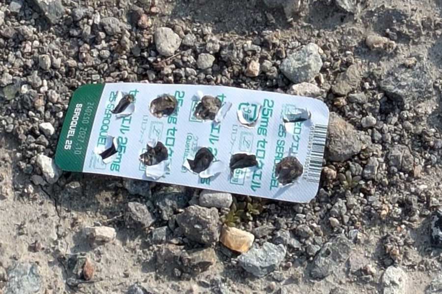 薬のシートを見つけて衝撃【写真提供:よっしー(@siroyoshi88)さん】