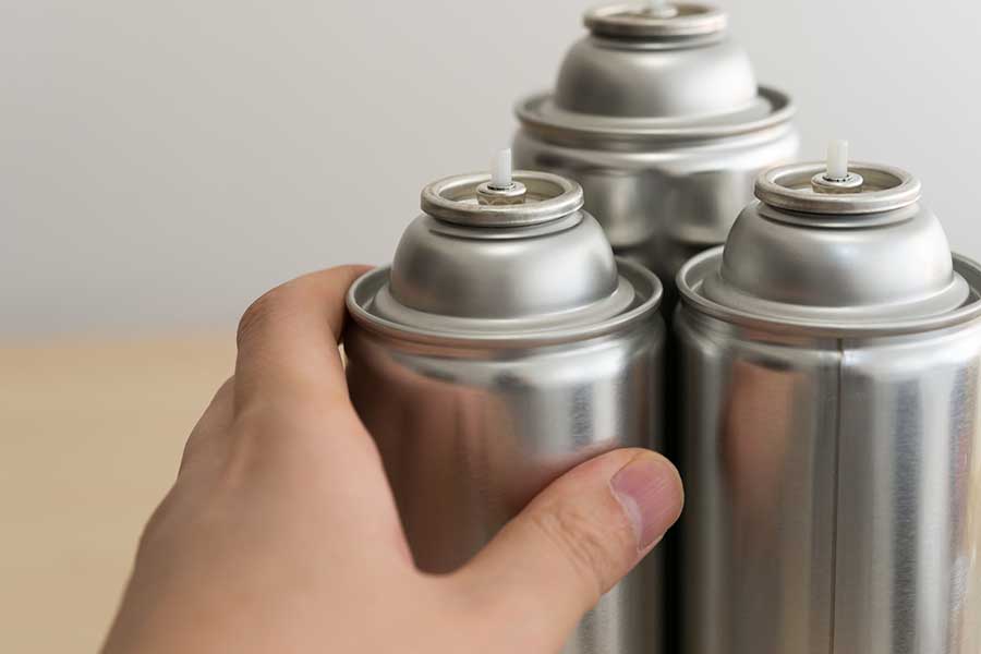 スプレー缶の処理には適切な対応が必要（写真はイメージ）【写真：PIXTA】