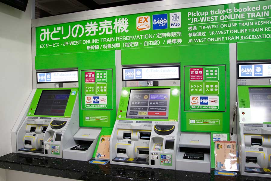 駅の券売機は、現金かクレジットカードを持っていないと使えない（写真はイメージ）【写真：PIXTA】