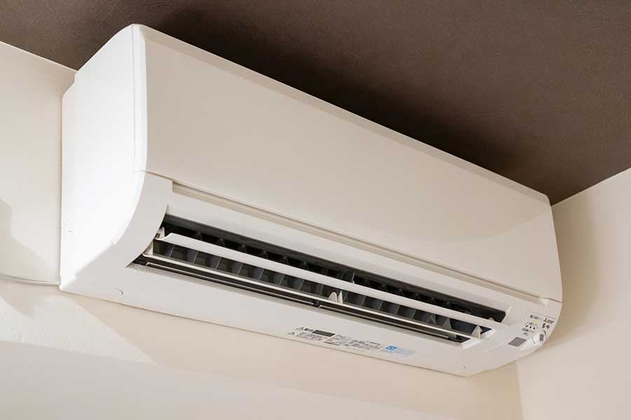 寒冷地域では一般的ではないヒートポンプ式エアコン（写真はイメージ）【写真：PIXTA】
