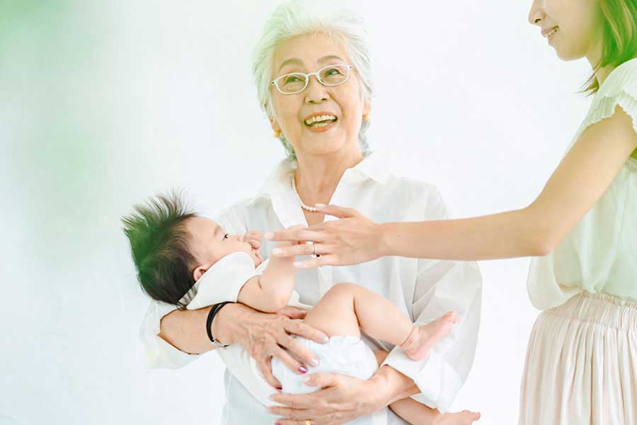 義母の存在が育児を手伝ってくれたことに戸惑いも（写真はイメージ）【写真：写真AC】