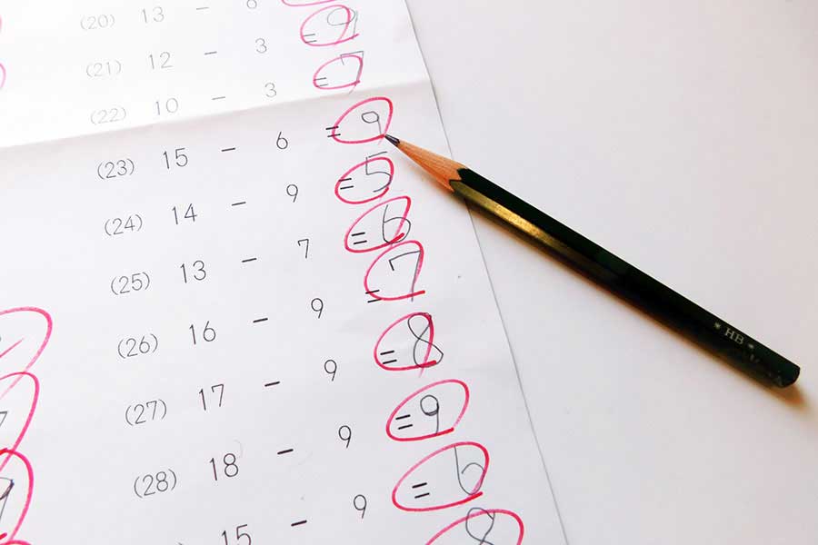 子どもの答えがなぜ間違えているのかわからないことも（写真はイメージ）【写真：写真AC】