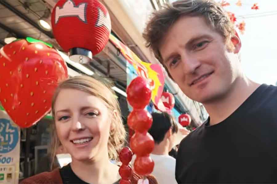 アメリカ人YouTuberのジェイソンさん(右)と、妻のリネルさん【出典:YouTube「Jason Ray ジェイソンレイ」よりスクリーンショット】