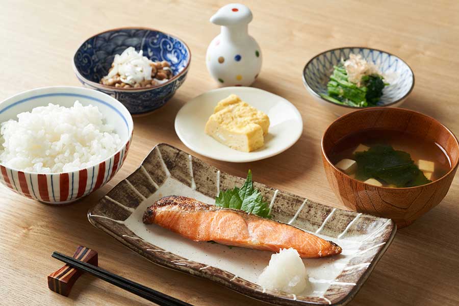 温かい朝食を食べることが一般的な日本の朝（写真はイメージ）【写真：PIXTA】