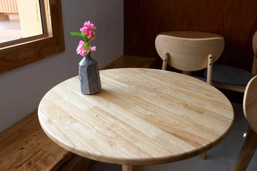 花瓶は端に。日本のアシンメトリーな美的感覚に感動（写真はイメージ）【写真：PIXTA】