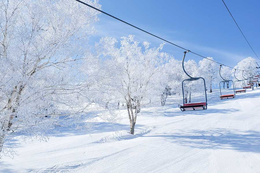 空中を移動するチェアリフトが日本では主流（写真はイメージ）【写真：写真AC】