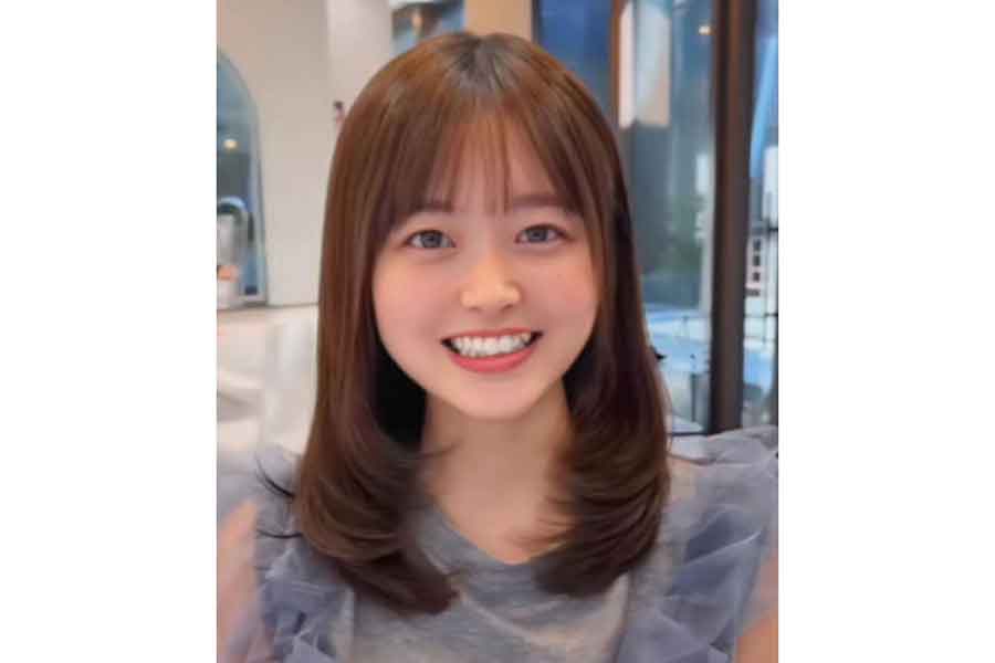 施術後のスタイルに笑顔を見せる女性【出典：TikTok（yamato_takumi）よりスクリーンショット】