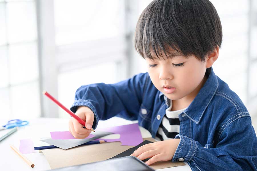 自由な発想で子どもが楽しめる工作（写真はイメージ）【写真：PIXTA】