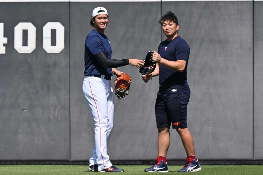 JALのサポートもあり無事、マイアミに到着した侍ジャパン。練習をする大谷翔平選手（左）【写真：Getty Images】