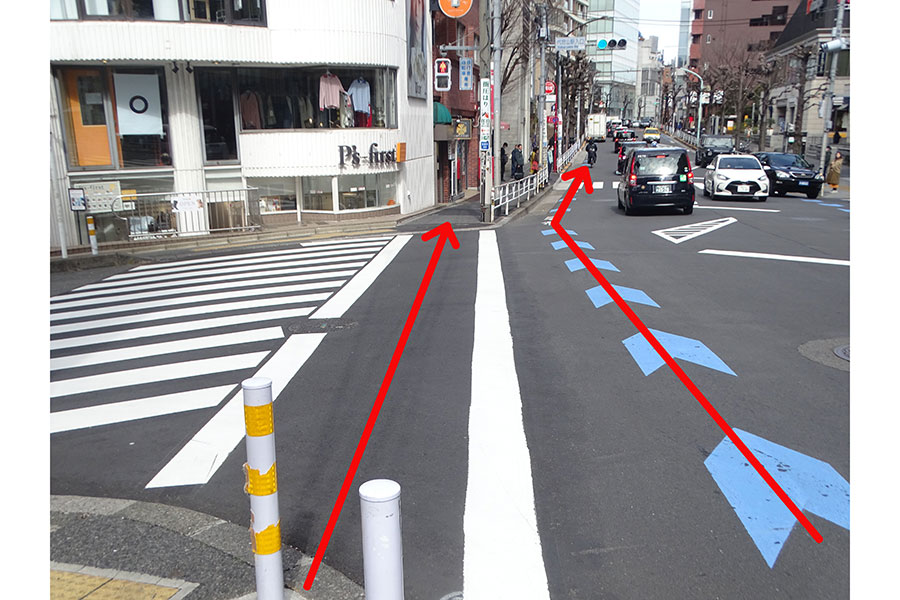 どちらの信号に従うのが正解？　代官山駅入口交差点の様子【写真：Hint-Pot編集部】