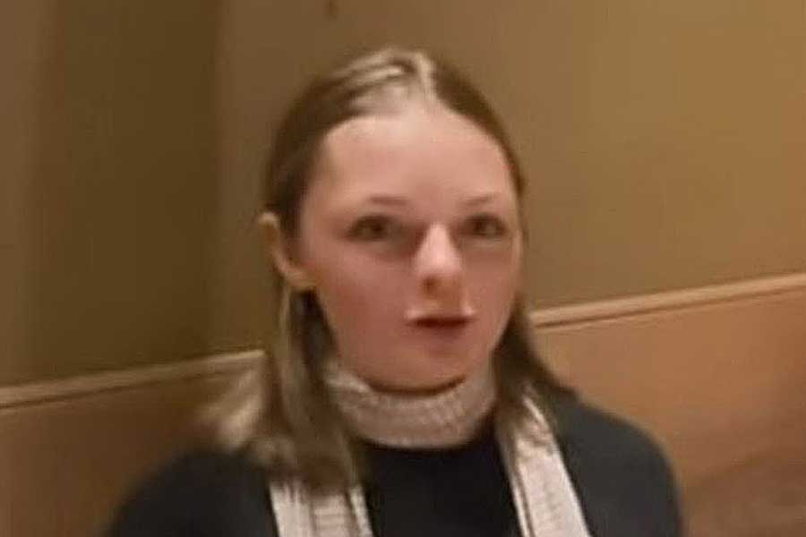 初訪日を満喫する、オーストリア人のエミリアさん【出典：YouTube「日本食冒険記Tokyo Food Adventures」よりスクリーンショット】