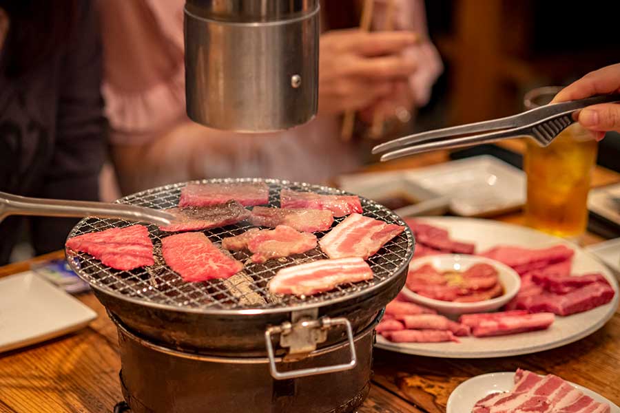 自分で焼くスタイルが新鮮だった焼き肉（写真はイメージ）【写真：PIXTA】