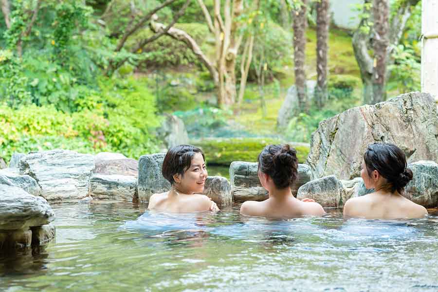 日本の温泉の虜に（写真はイメージ）【写真：PIXTA】