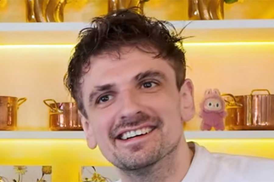 フランス人シェフのシャルルさん【出典:YouTube「Bebechan - 日本のフランス人」よりスクリーンショット】