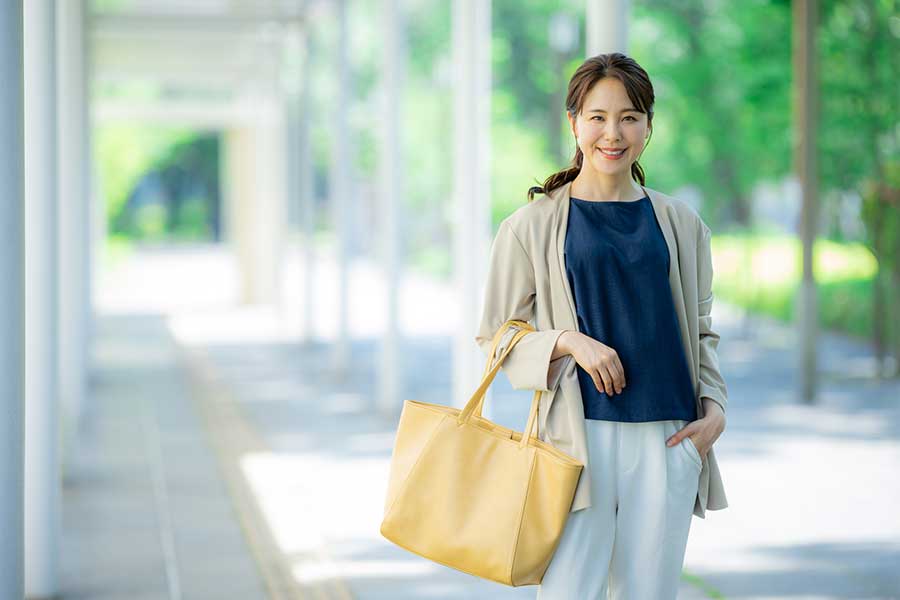 街中にゴミ箱がなければ、カバンやポケットに入れて持ち歩く（写真はイメージ）【写真：PIXTA】