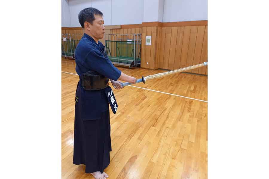 片腕となった今も竹刀を振るう難波さん【写真：本人提供】