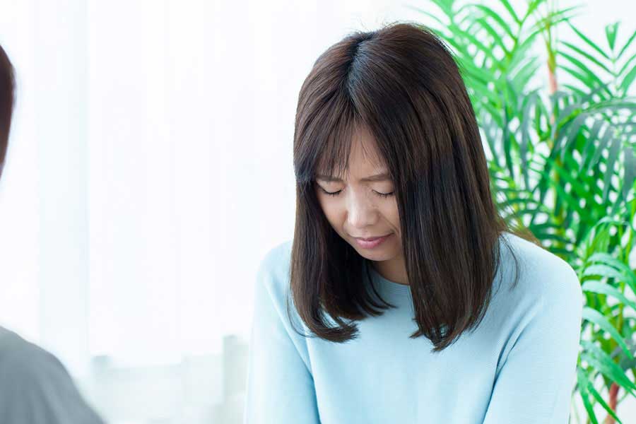 何度も謝罪する日本人が、外国人には不思議に映ることも(写真はイメージ)【写真:PIXTA】