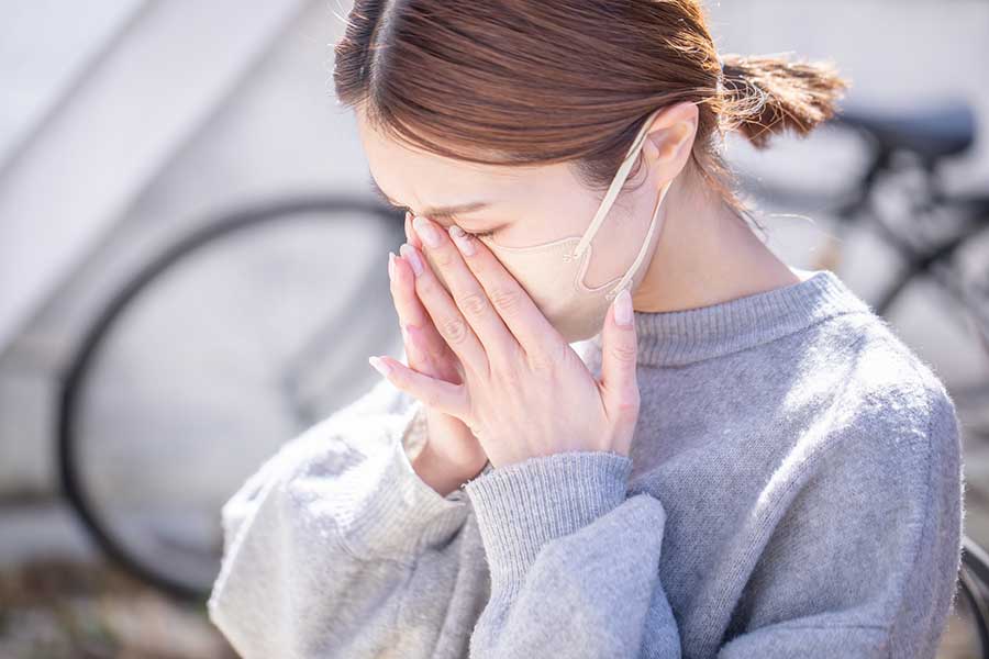 花粉症の症状に困惑（写真はイメージ）【写真：写真AC】