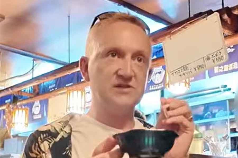 Chihoriさんの夫・チャールズさん【出典：YouTube「Chihori's Vlog」よりスクリーンショット】