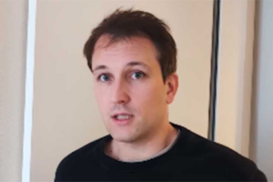 落とし物をしてしまったフランス人YouTuberのオレリアン・プダさん【出典：インスタグラム（bebechan_france）よりスクリーンショット】