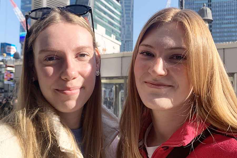 オランダから来た（左から）トゥンチャさんとウィルマインさん【写真：Hint-Pot編集部】