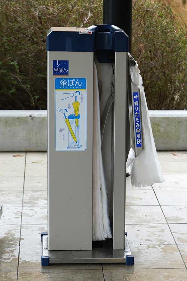 傘にビニールをかける機械、「傘ぽん」に感激（写真はイメージ）【写真：PIXTA】