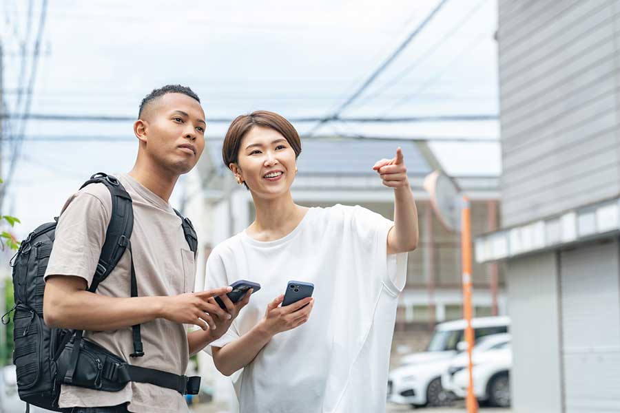 英語が話せなくても懸命に伝えようとしてくれる姿に感動（写真はイメージ）【写真：PIXTA】