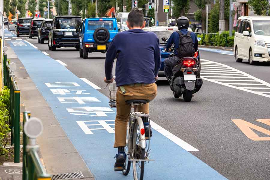 自転車で交差点を横断するときどうすれば良い？（写真はイメージ）【写真：PIXTA】