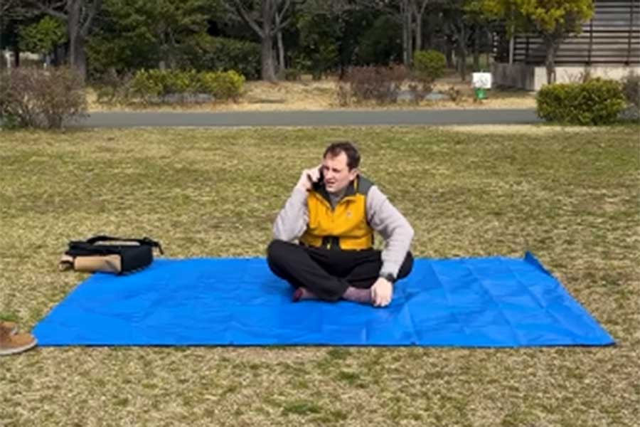 早朝からの場所取りなど、日本人には“あるある”な光景【出典：インスタグラム（bebechan_france）よりスクリーンショット】