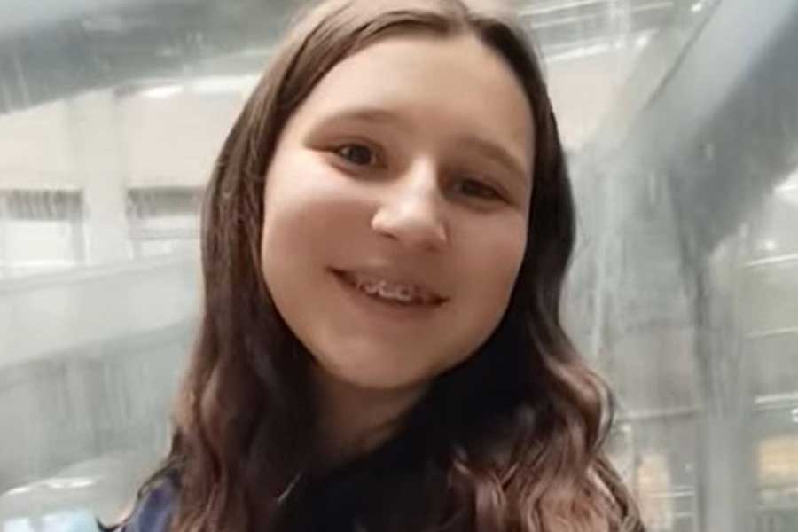 念願の初来日を叶えた、フランス人のエリーナさん【出典:YouTube「ボンソワールTV BonSoirTV」よりスクリーンショット】