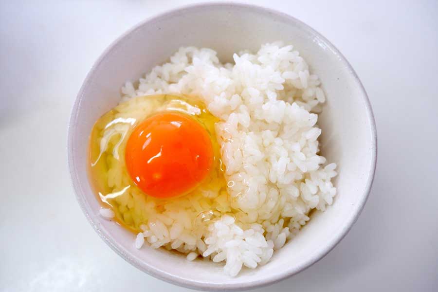 朝食の定番のひとつ、卵かけごはん（写真はイメージ）【写真：写真AC】