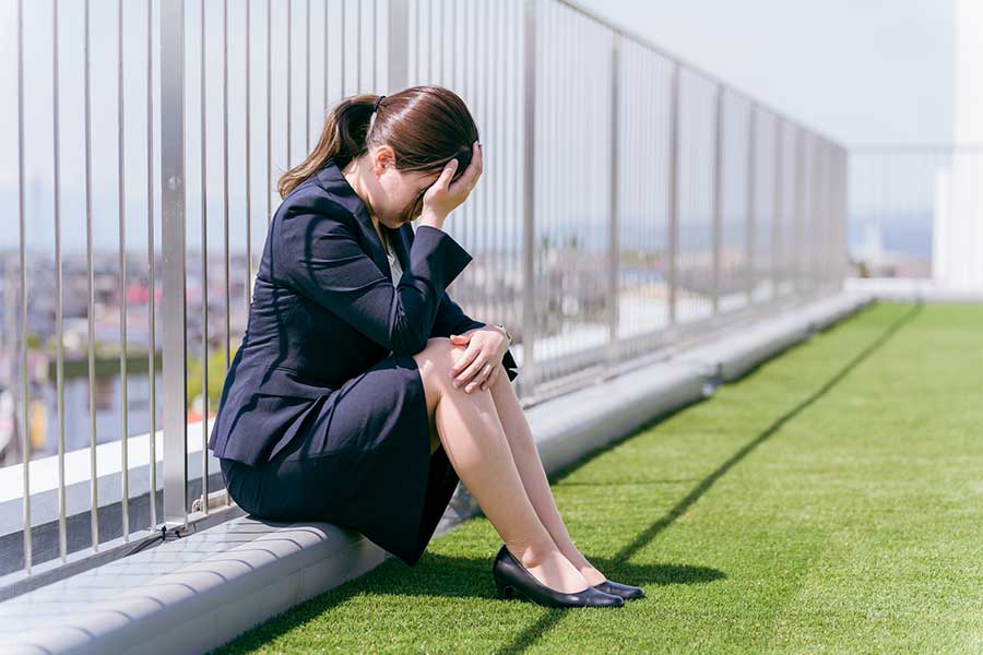 職場での恋愛トラブルに要注意（写真はイメージ）【写真：PIXTA】