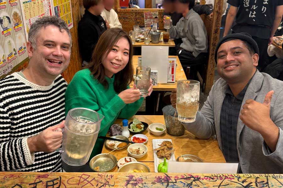 にぎやかな居酒屋も、今では抵抗感が減った【写真提供：ジェームズ・ヘンダーソン】