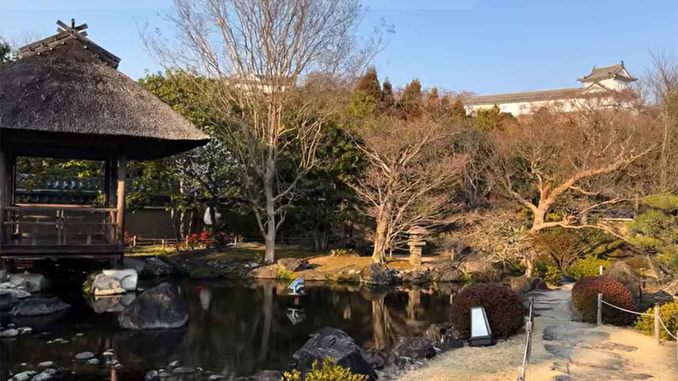 姫路城の西側に隣接する好古園【出典：YouTube「Ori＆Kaito」よりスクリーンショット】