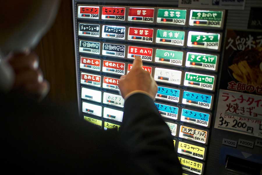 ラーメン店などの券売機の便利さに驚き（写真はイメージ）【写真：PIXTA】