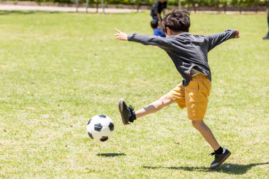 子どもにも大人気のスポーツ、サッカー(写真はイメージ)【写真:写真AC】
