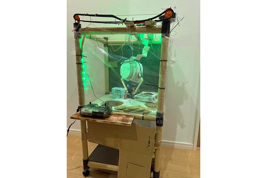 小4息子が作った電動クレーンゲーム【写真提供：本人】