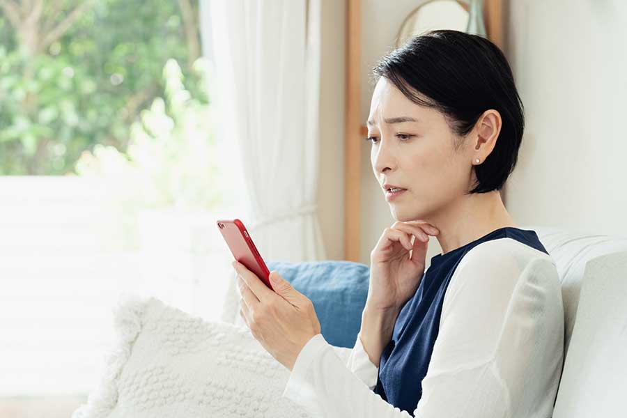 子育てや夫婦関係の悩みをAIに相談する人が増えている(写真はイメージ)【写真:PIXTA】