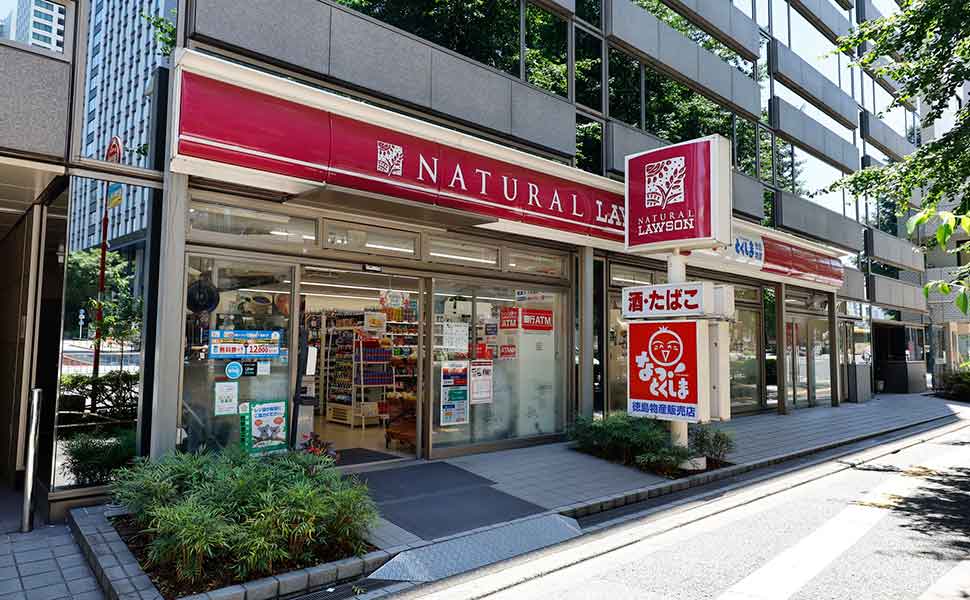 大豆ミートを使った食品や、動物性不使用のスイーツも展開するナチュラルローソン(写真はイメージ)【写真:PIXTA】