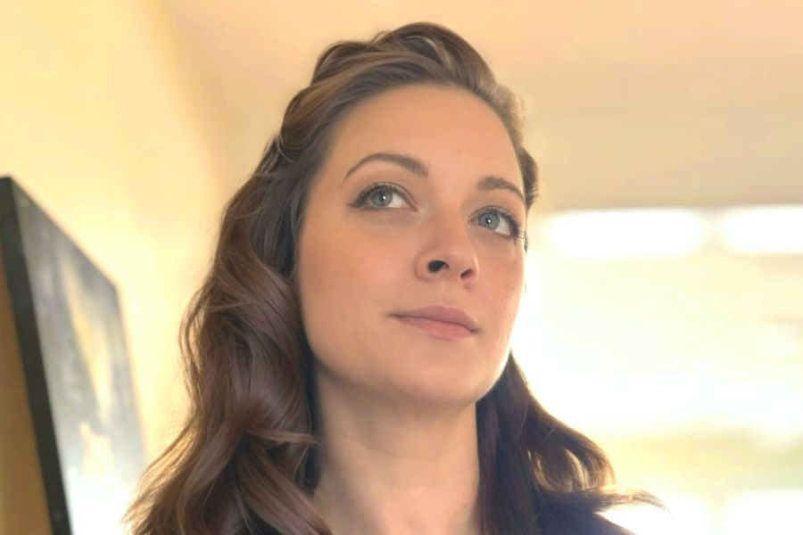 “謎の箱”を大切に保管している、投稿者のCorbieさん【写真提供：Corbie（@Corbienest）さん】