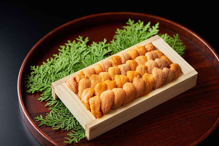 濃厚な甘みとオレンジ色が特徴とされる「バフンウニ」（写真はイメージ）【写真：PIXTA】