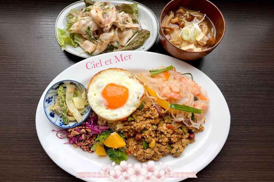 KOREKIYOさんが経営する「シエル・エ・メール」の定食【写真提供：シエルエメール Y・KOREKIYO（korekiyo_sora_to_umi）さん】